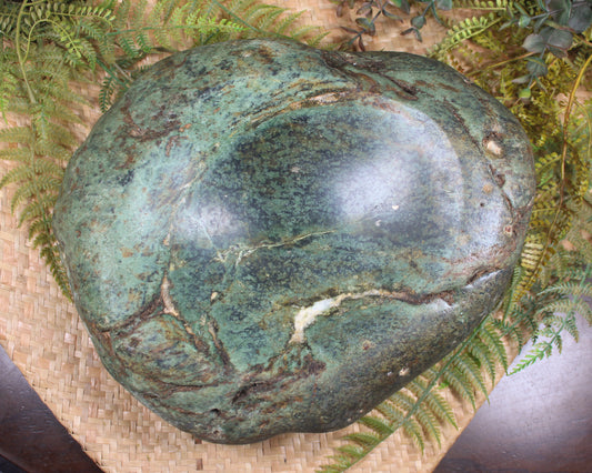 Serpentine Pounamu bowl sculpture