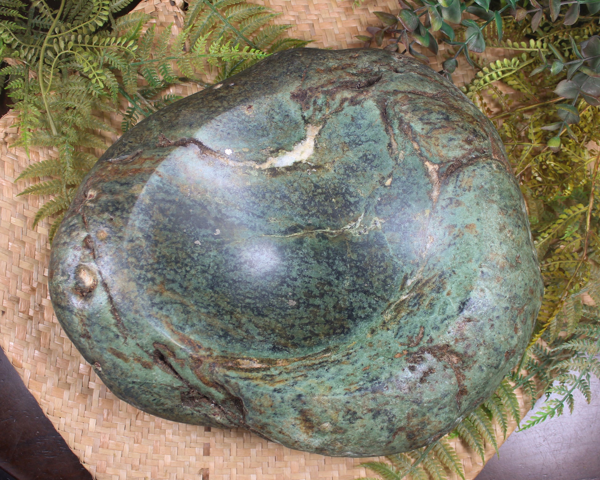 Serpentine Pounamu bowl sculpture