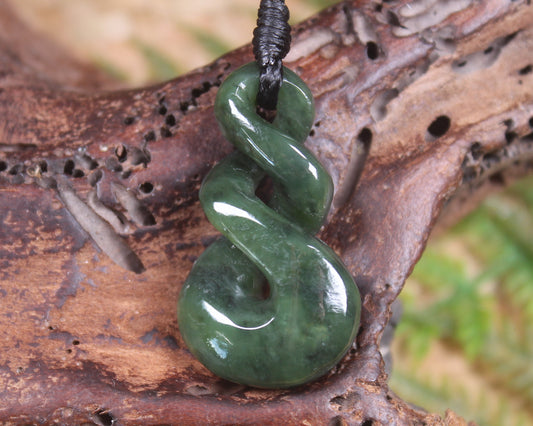 Twist carved from Kawakawa Pounamu - NZ Greenstone
