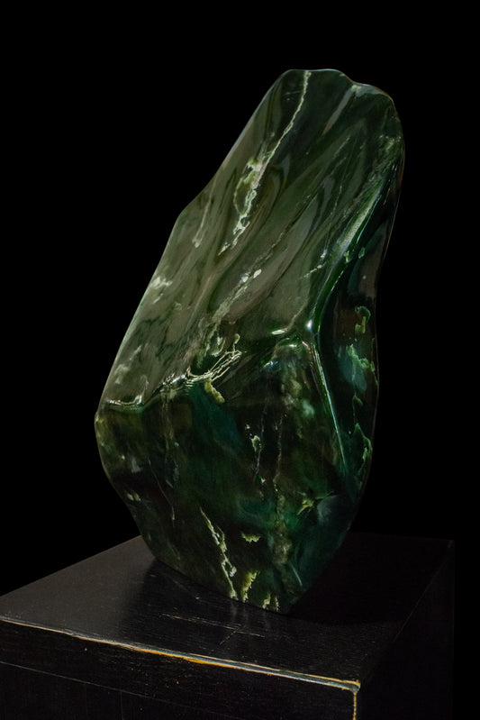 NZ Greenstone Freeform Sculpture (BH302) Kawakawa Pounamu