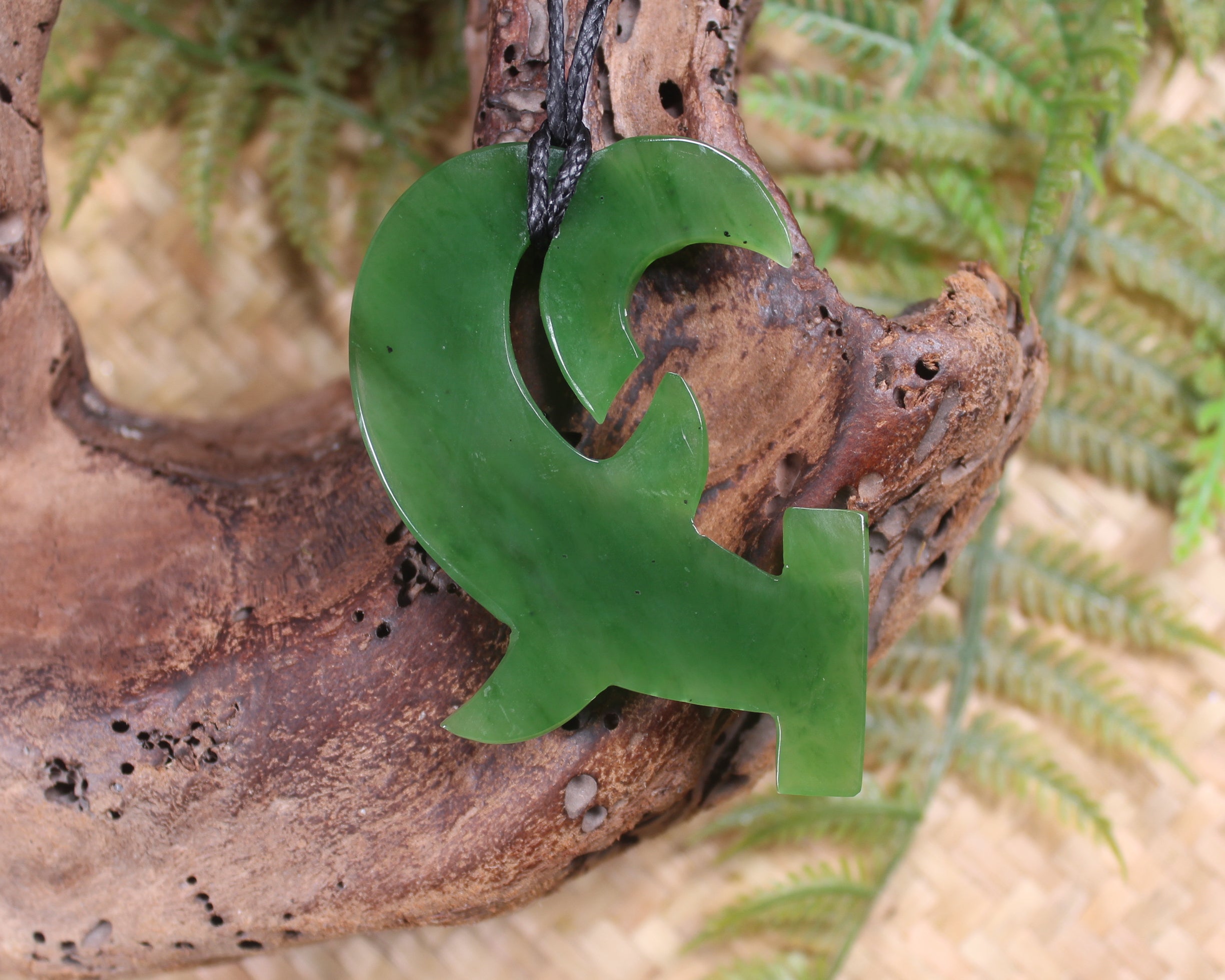 Hammerhead pendant carved from Hapopo Pounamu - NZ Greenstone