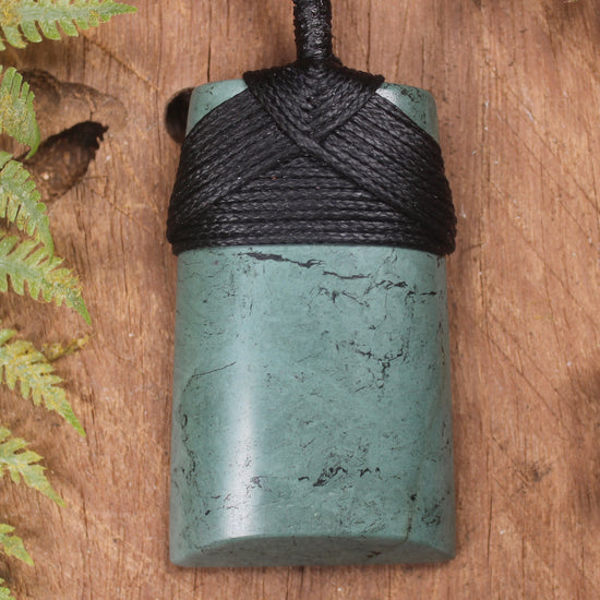 Toki or Adze Pendant carved from NZ Argillite