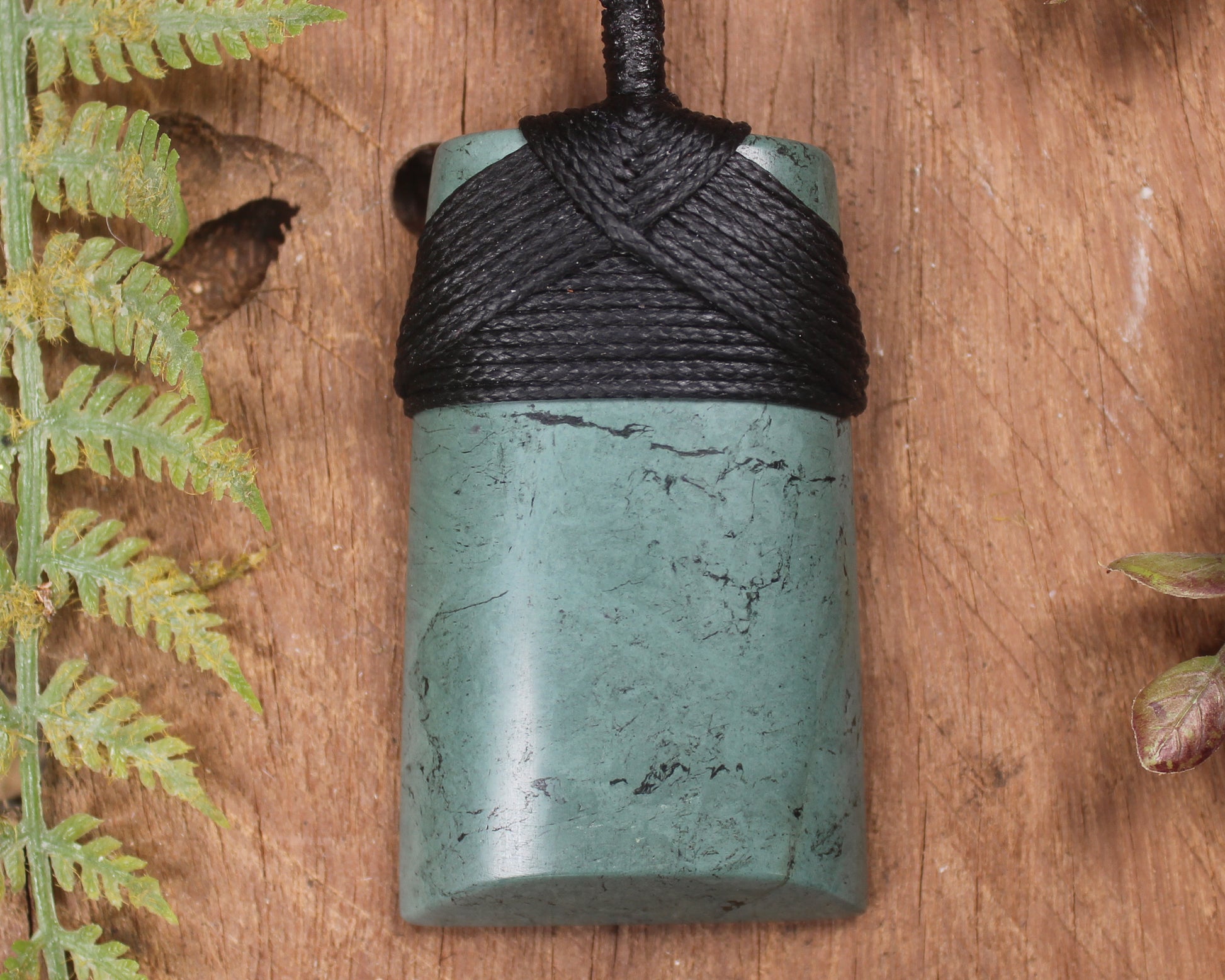 Toki or Adze Pendant carved from NZ Argillite