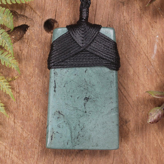 Toki or Adze Pendant carved from NZ Argillite
