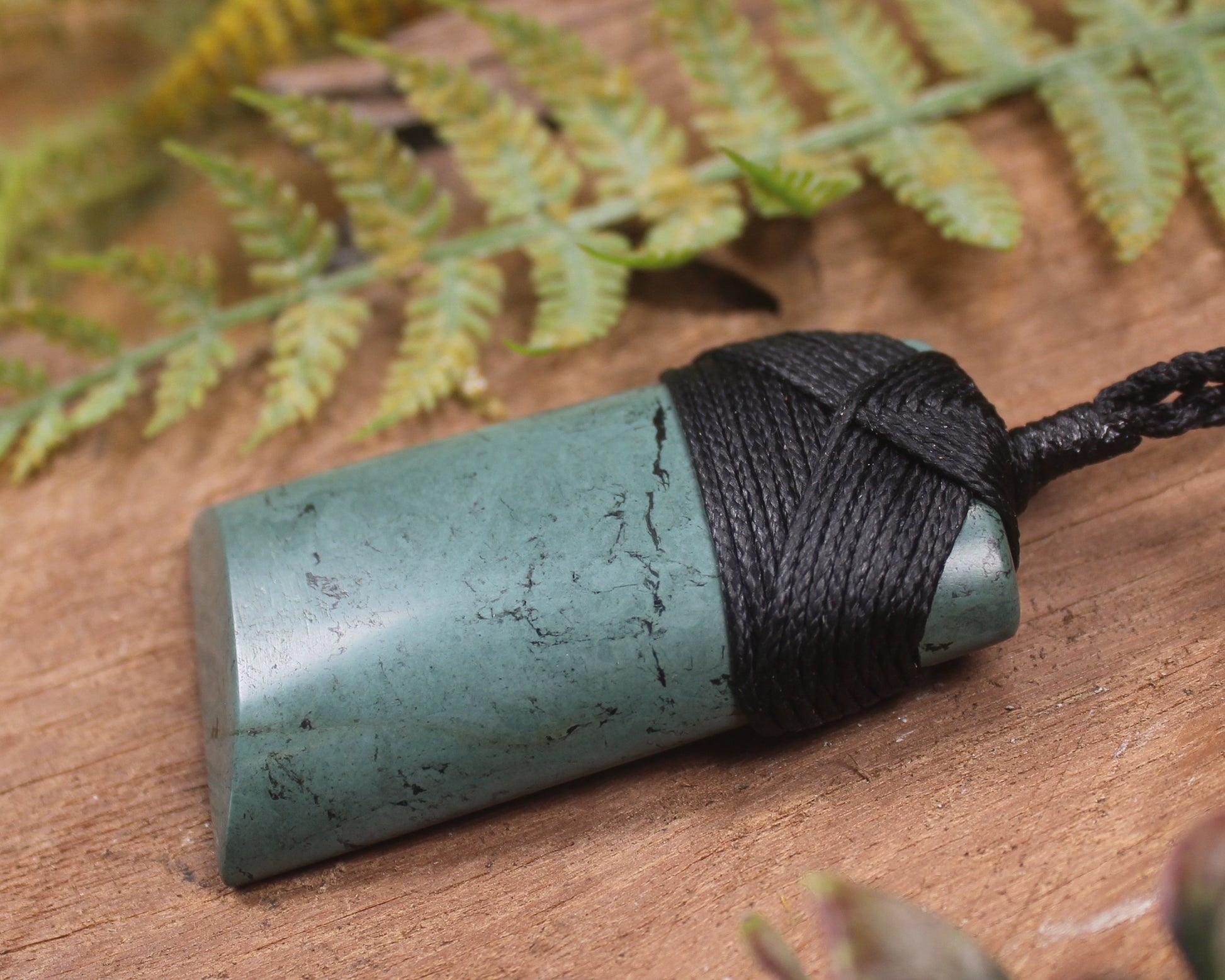Toki or Adze Pendant carved from NZ Argillite