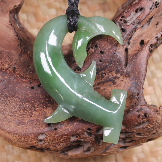 Hammerhead pendant carved from Inanga Pounamu - NZ Greenstone