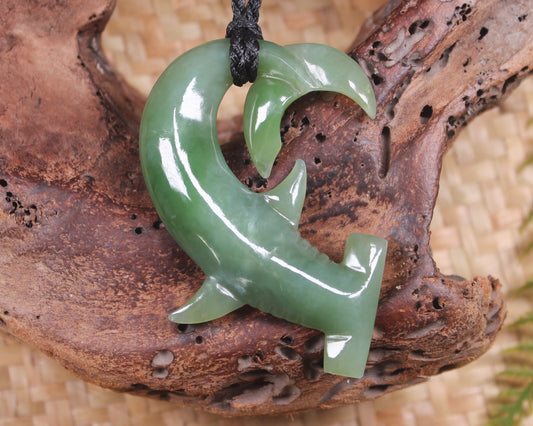 Hammerhead pendant carved from Inanga Pounamu - NZ Greenstone
