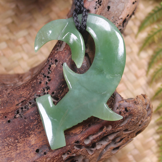 Hammerhead pendant carved from Inanga Pounamu - NZ Greenstone