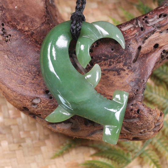 Hammerhead pendant carved from Inanga Pounamu - NZ Greenstone