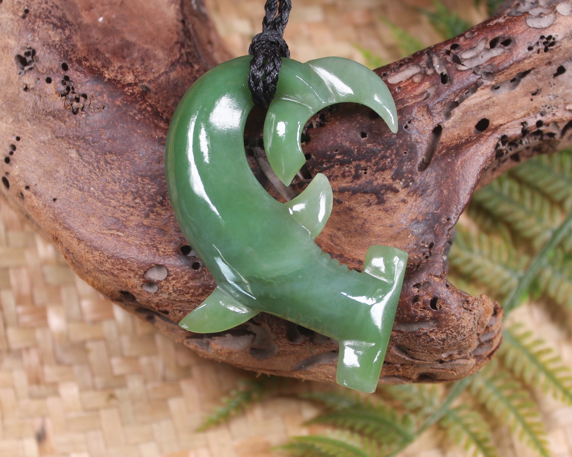 Hammerhead pendant carved from Inanga Pounamu - NZ Greenstone