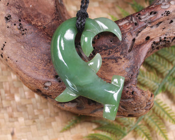 Hammerhead pendant carved from Inanga Pounamu - NZ Greenstone
