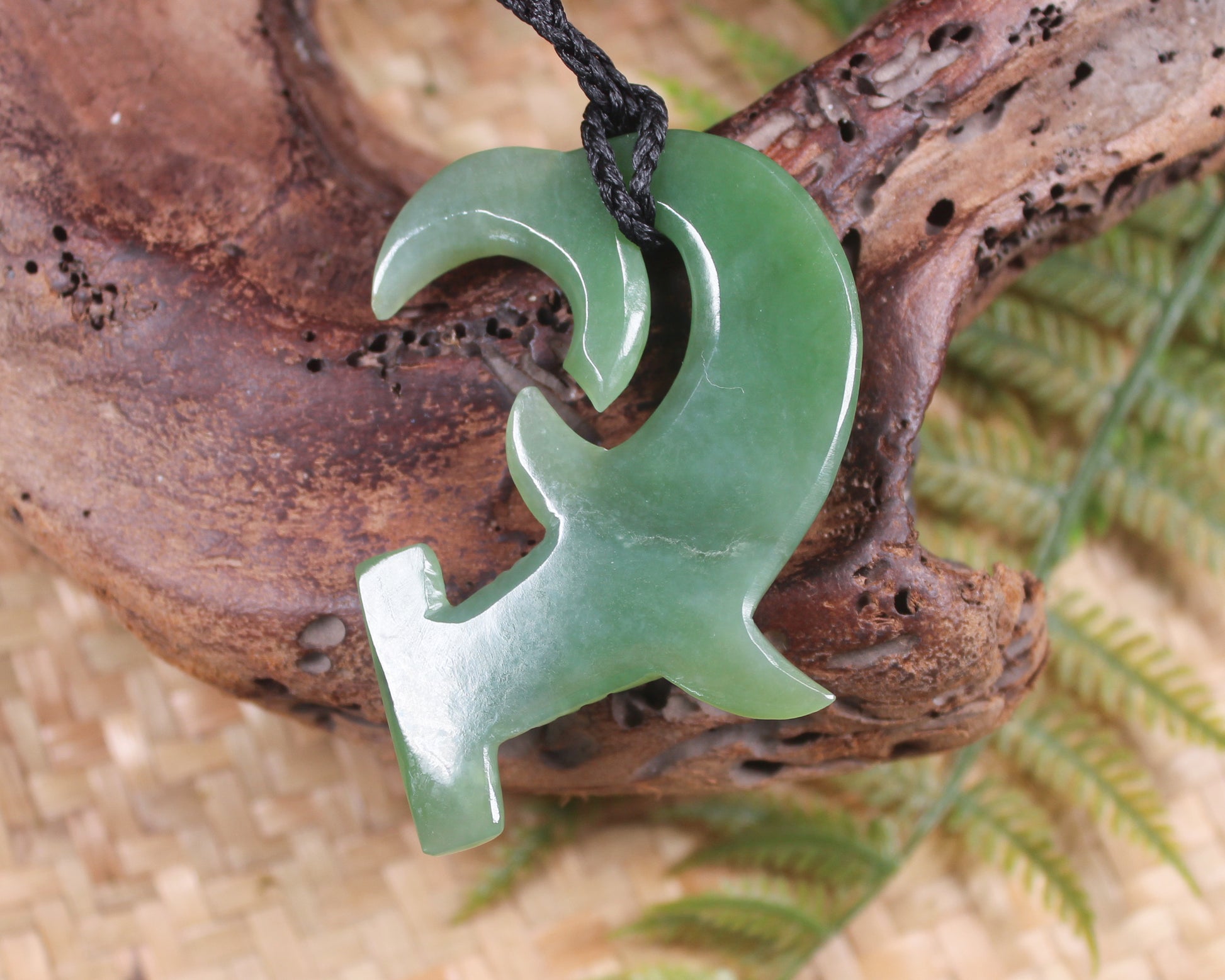 Hammerhead pendant carved from Inanga Pounamu - NZ Greenstone