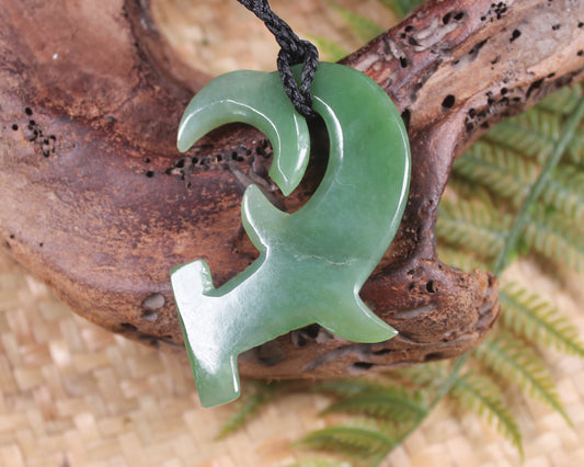 Hammerhead pendant carved from Inanga Pounamu - NZ Greenstone
