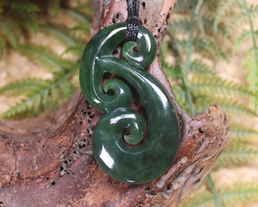Hammerhead pendant carved from Kawakawa Pounamu - NZ Greenstone