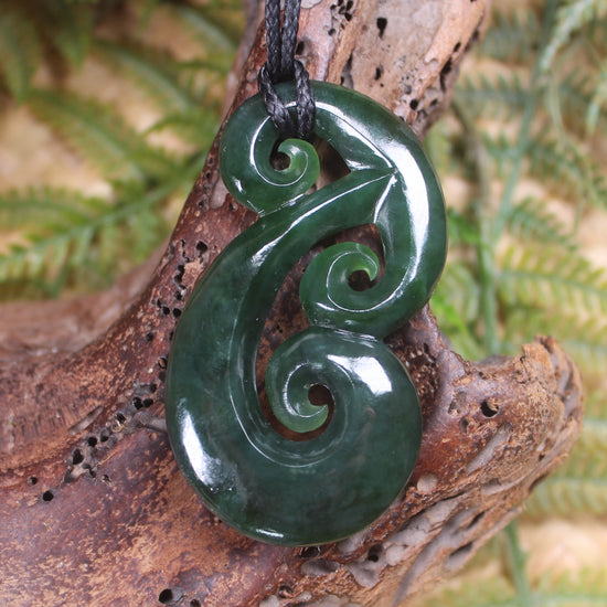 Hammerhead pendant carved from Kawakawa Pounamu - NZ Greenstone