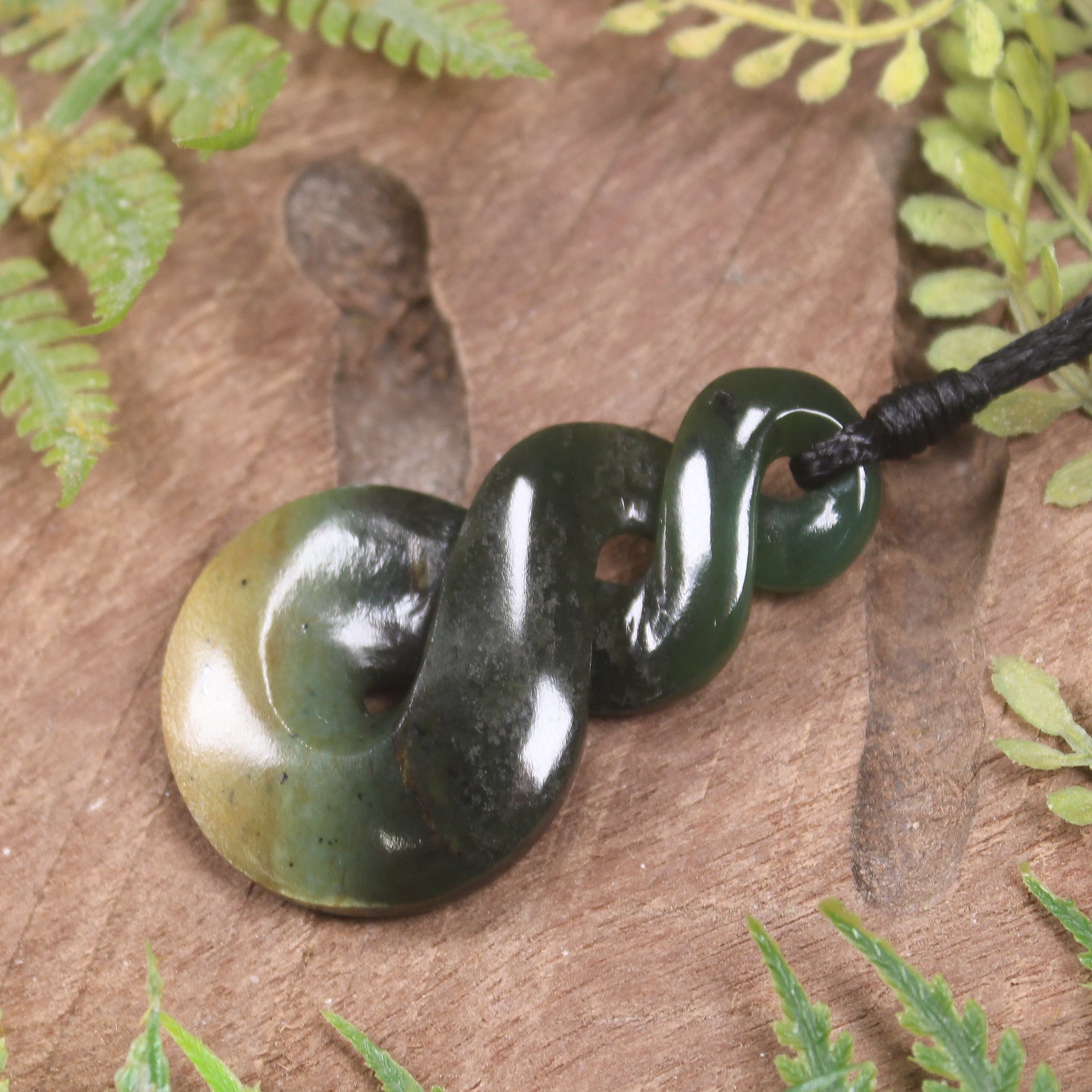 Twist or Pikorua carved from Flower Jade Pounamu - NZ Greenstone