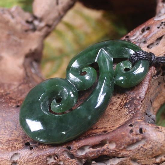 Hammerhead pendant carved from Kawakawa Pounamu - NZ Greenstone
