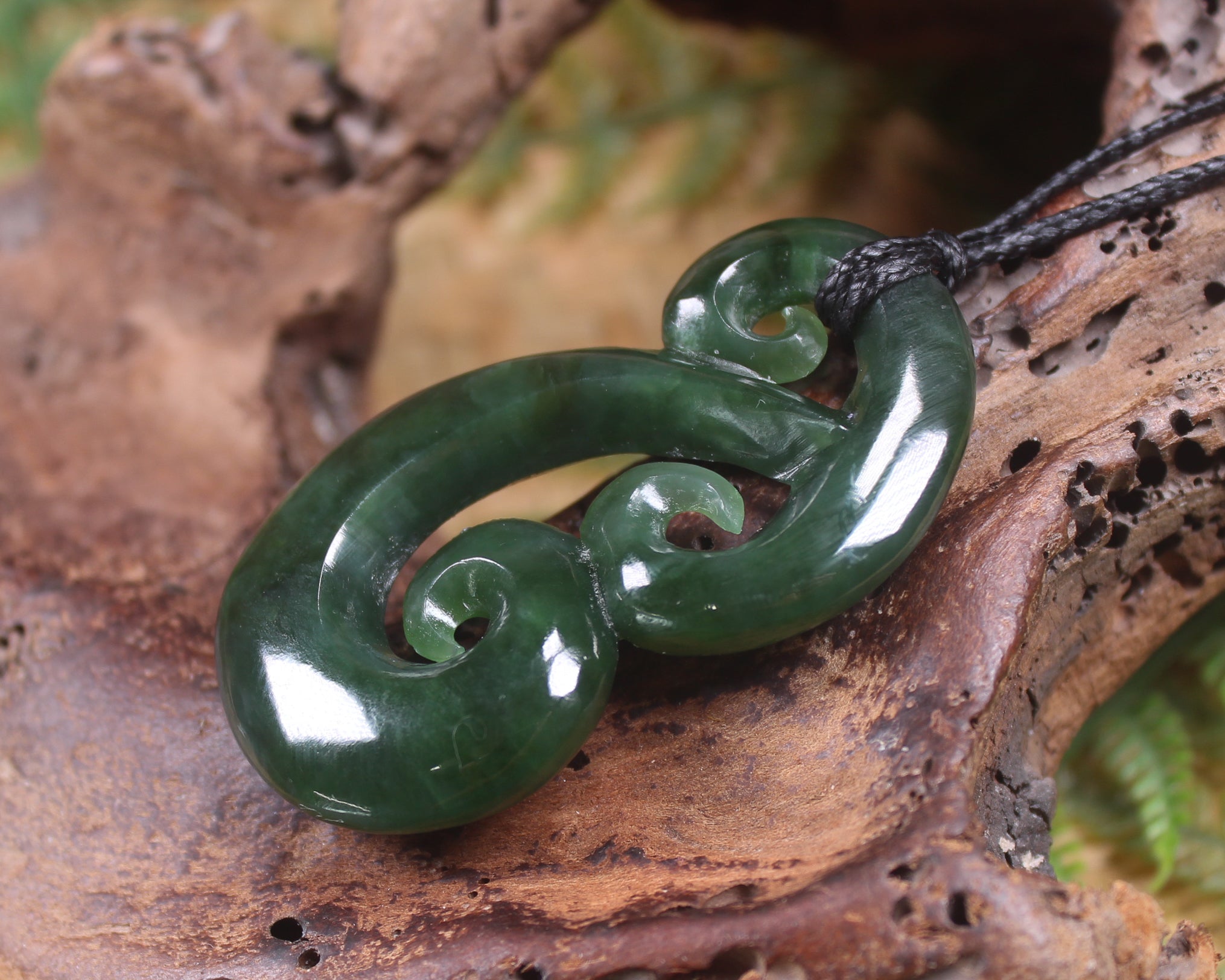 Hammerhead pendant carved from Kawakawa Pounamu - NZ Greenstone