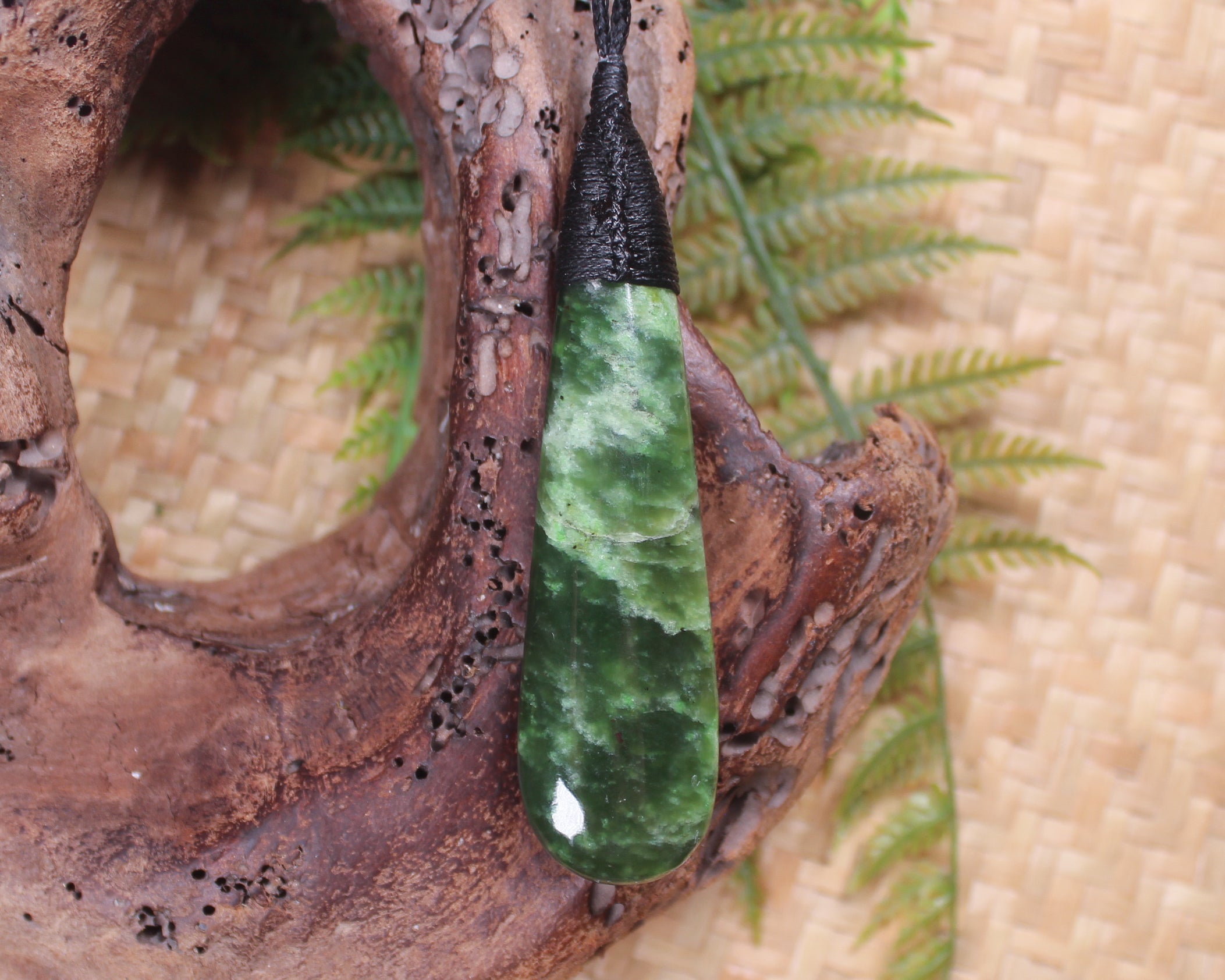 Kawakawa Pounamu Roimata Pendant - NZ Greenstone