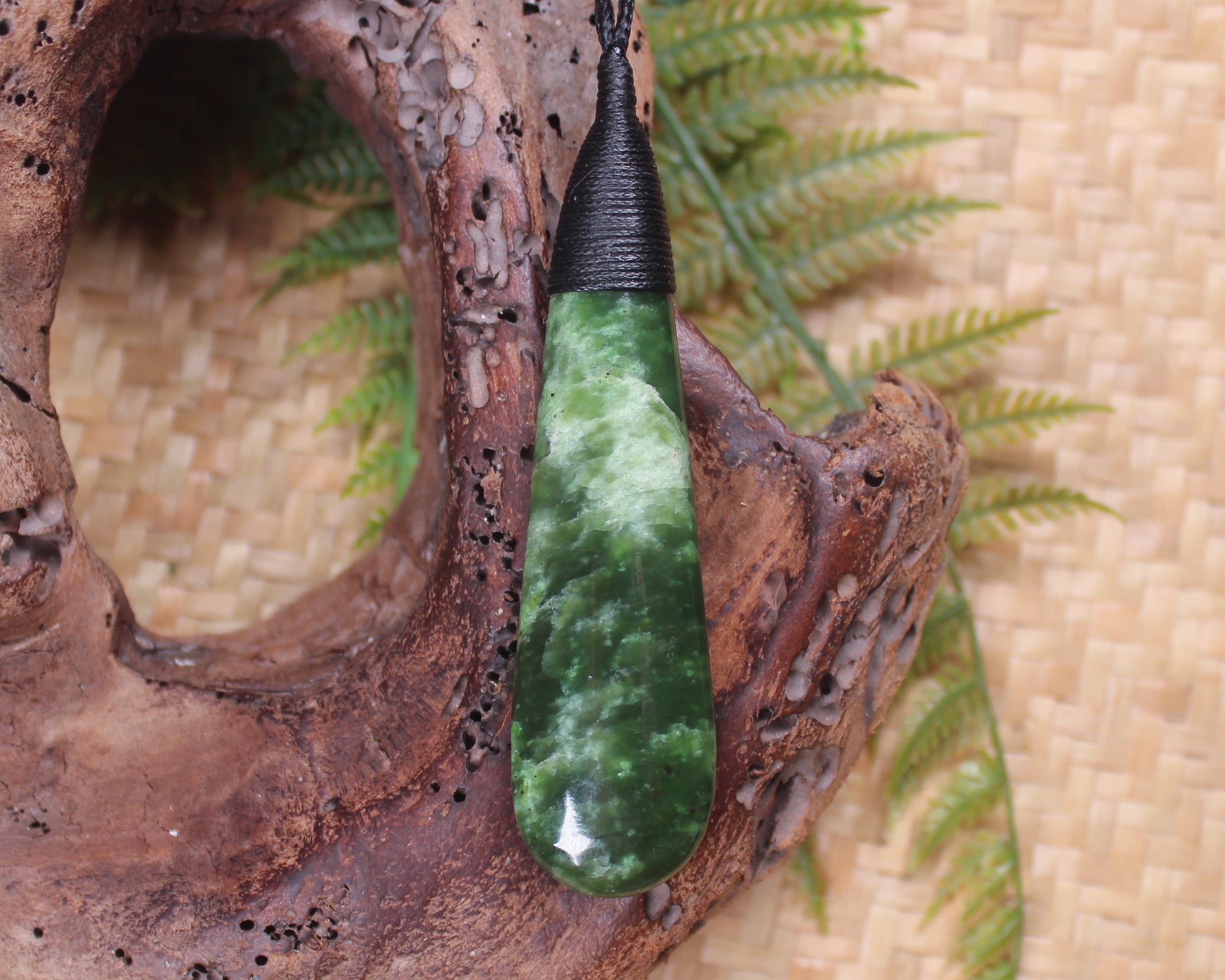 Kawakawa Pounamu Roimata Pendant - NZ Greenstone