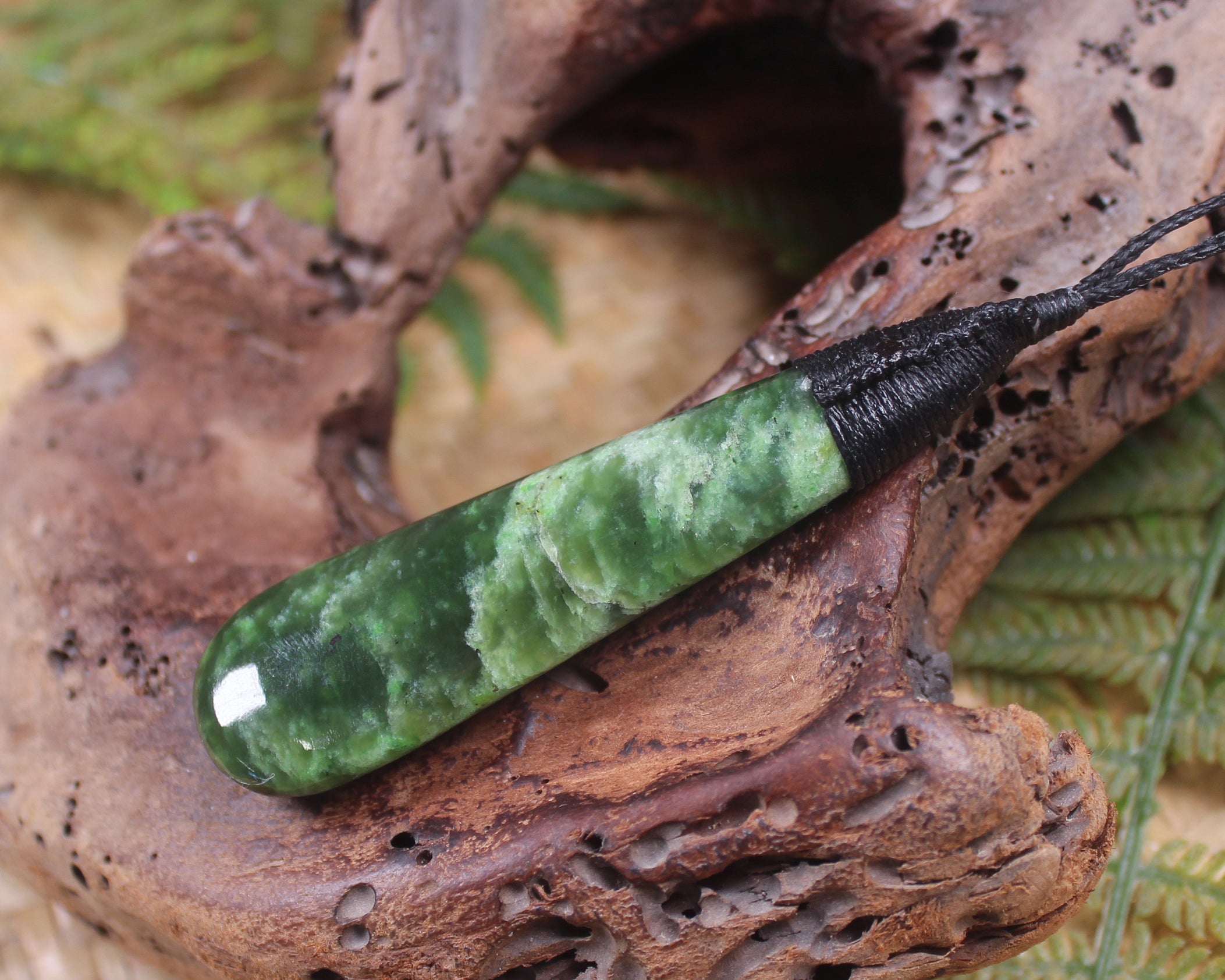 Kawakawa Pounamu Roimata Pendant - NZ Greenstone