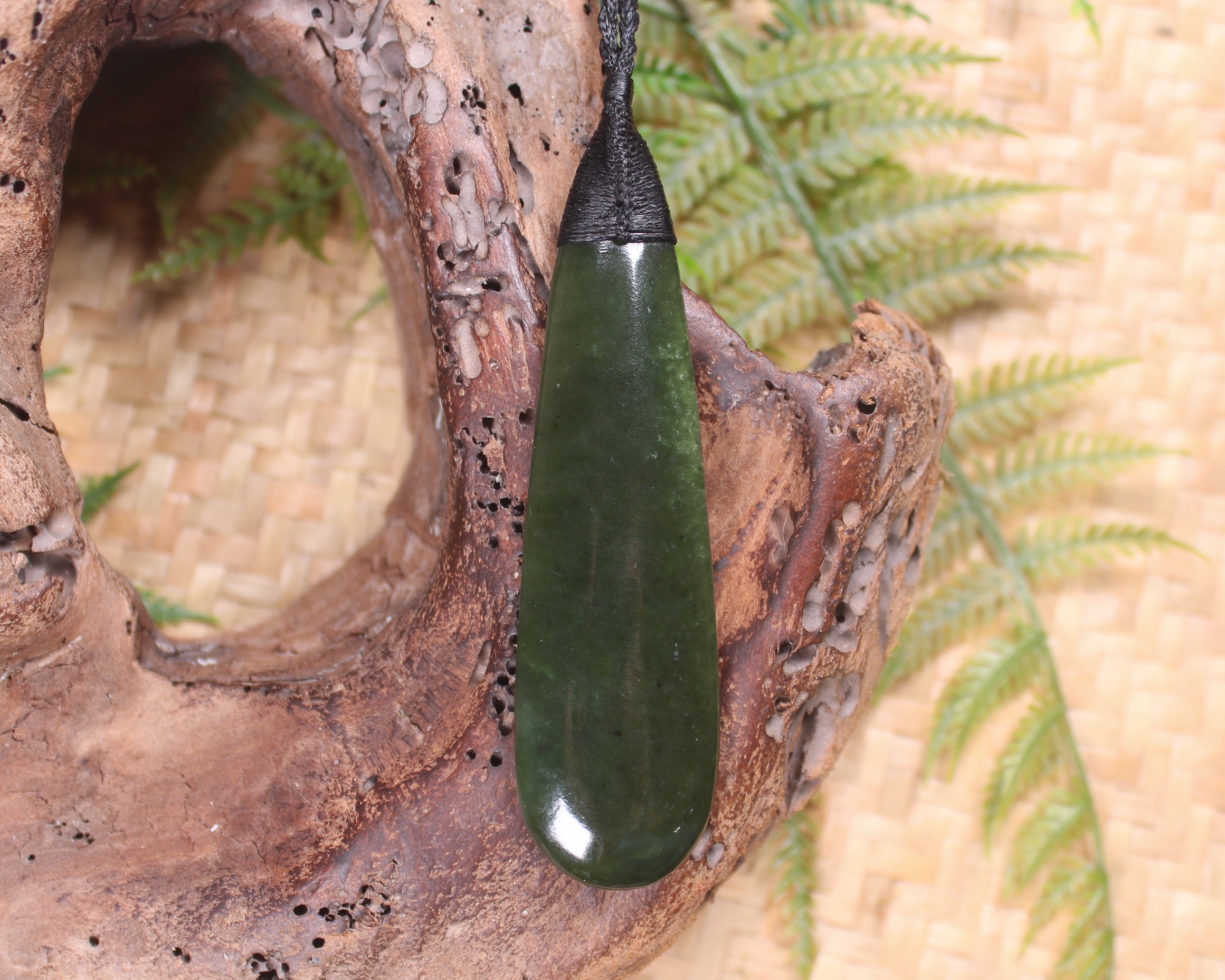 Kawakawa Pounamu Roimata Pendant - NZ Greenstone