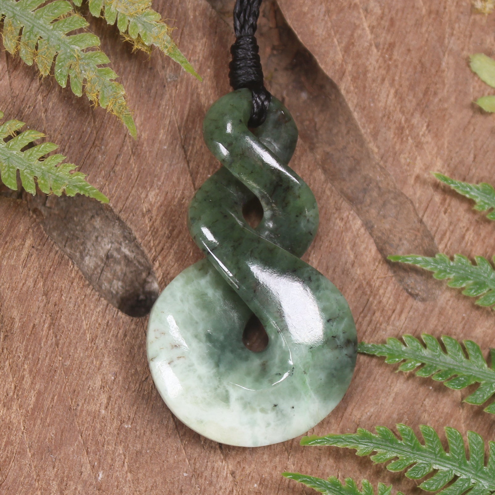 Twist or Pikorua carved from Hapopo Pounamu - NZ Greenstone