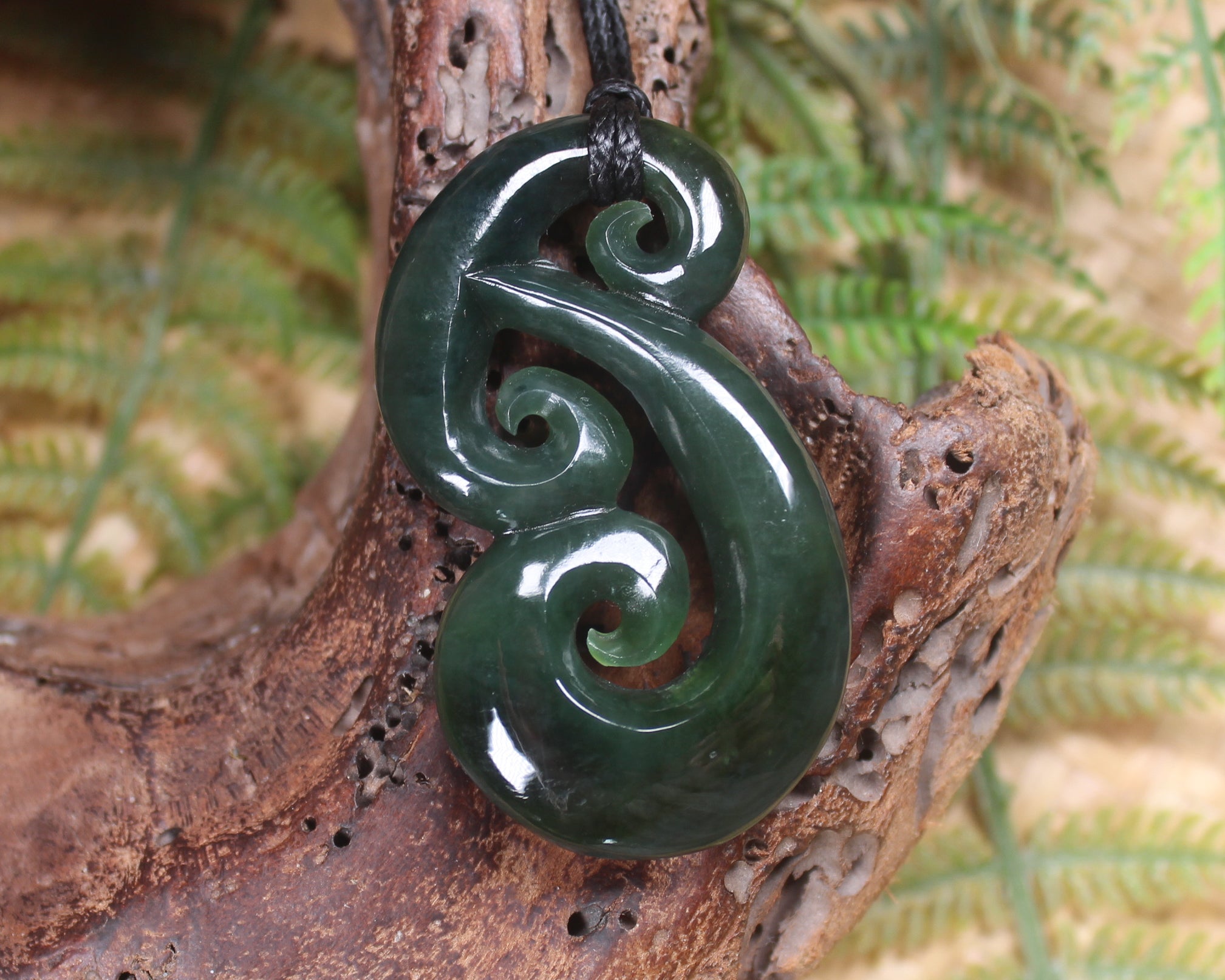 Hammerhead pendant carved from Kawakawa Pounamu - NZ Greenstone