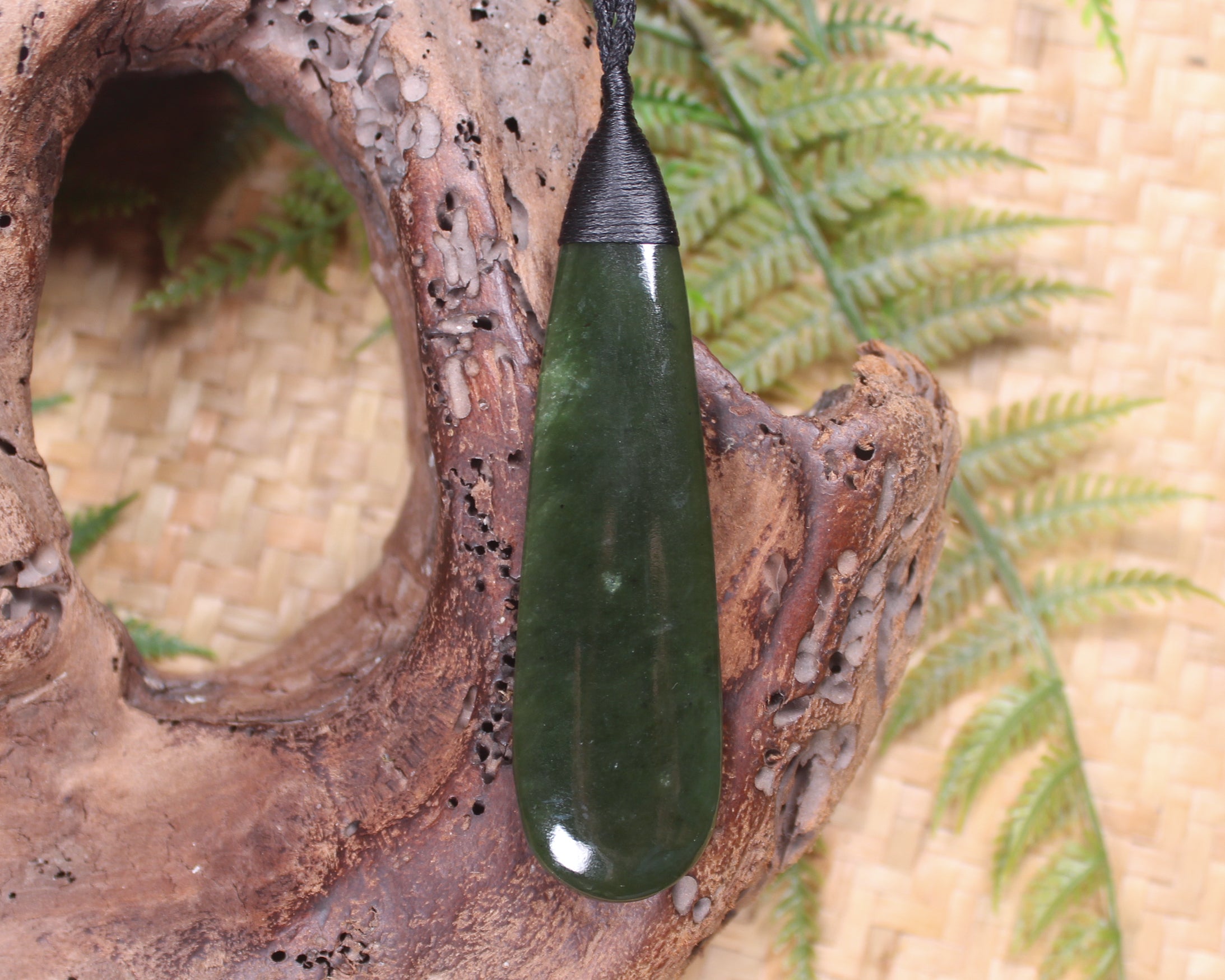 Kawakawa Pounamu Roimata Pendant - NZ Greenstone