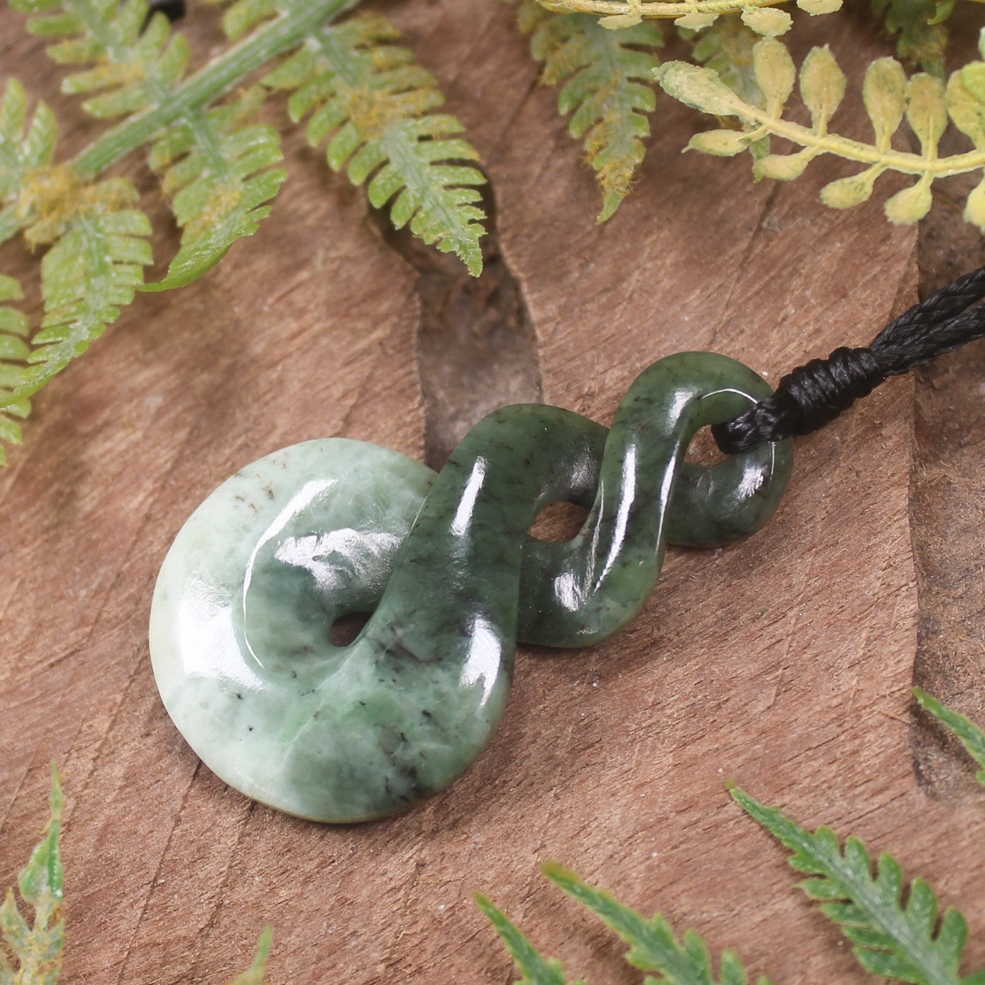 Twist or Pikorua carved from Hapopo Pounamu - NZ Greenstone