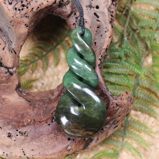 Twist or Pikorua carved from Hapopo Pounamu - NZ Greenstone