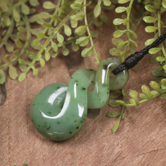 Twist or Pikorua carved from Hapopo Pounamu - NZ Greenstone