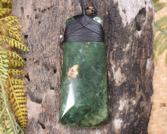 Hapopo Pounamu Toki - NZ Greenstone