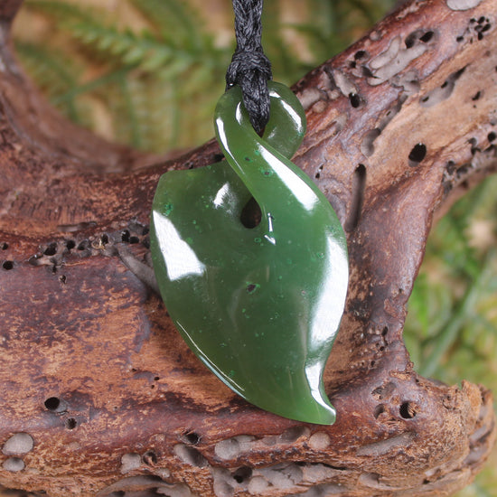 Twist or Pikorua carved from Hapopo Pounamu - NZ Greenstone