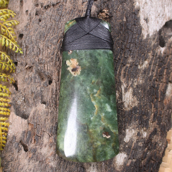 Hapopo Pounamu Toki - NZ Greenstone