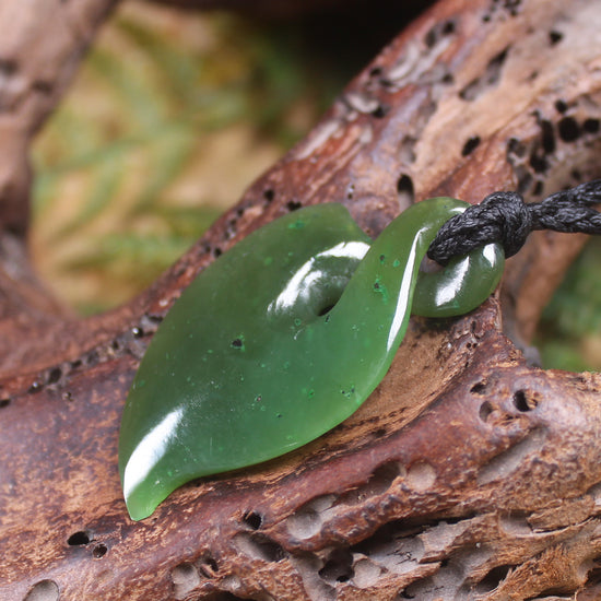 Twist or Pikorua carved from Hapopo Pounamu - NZ Greenstone