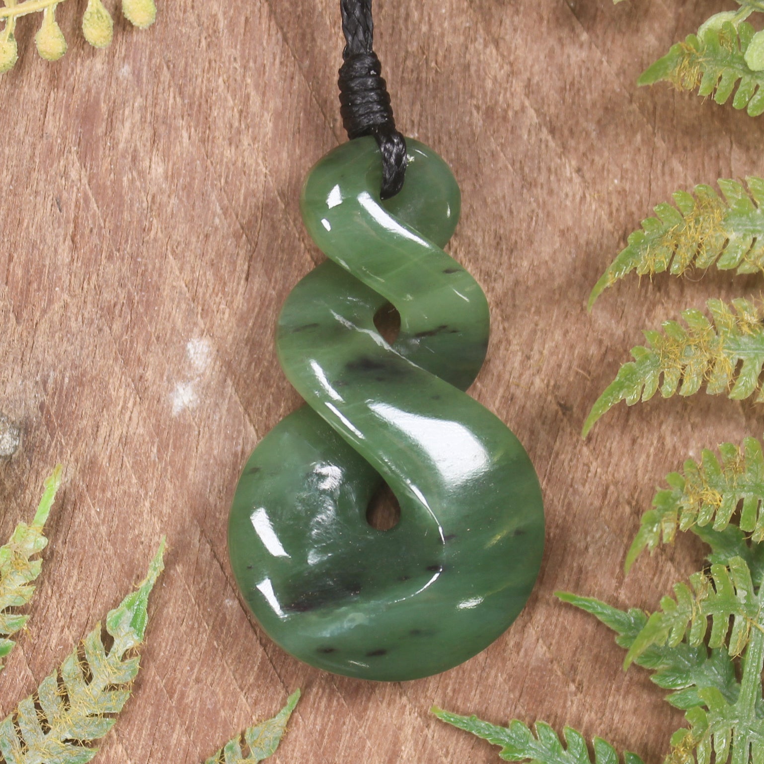 Twist or Pikorua carved from Hapopo Pounamu - NZ Greenstone