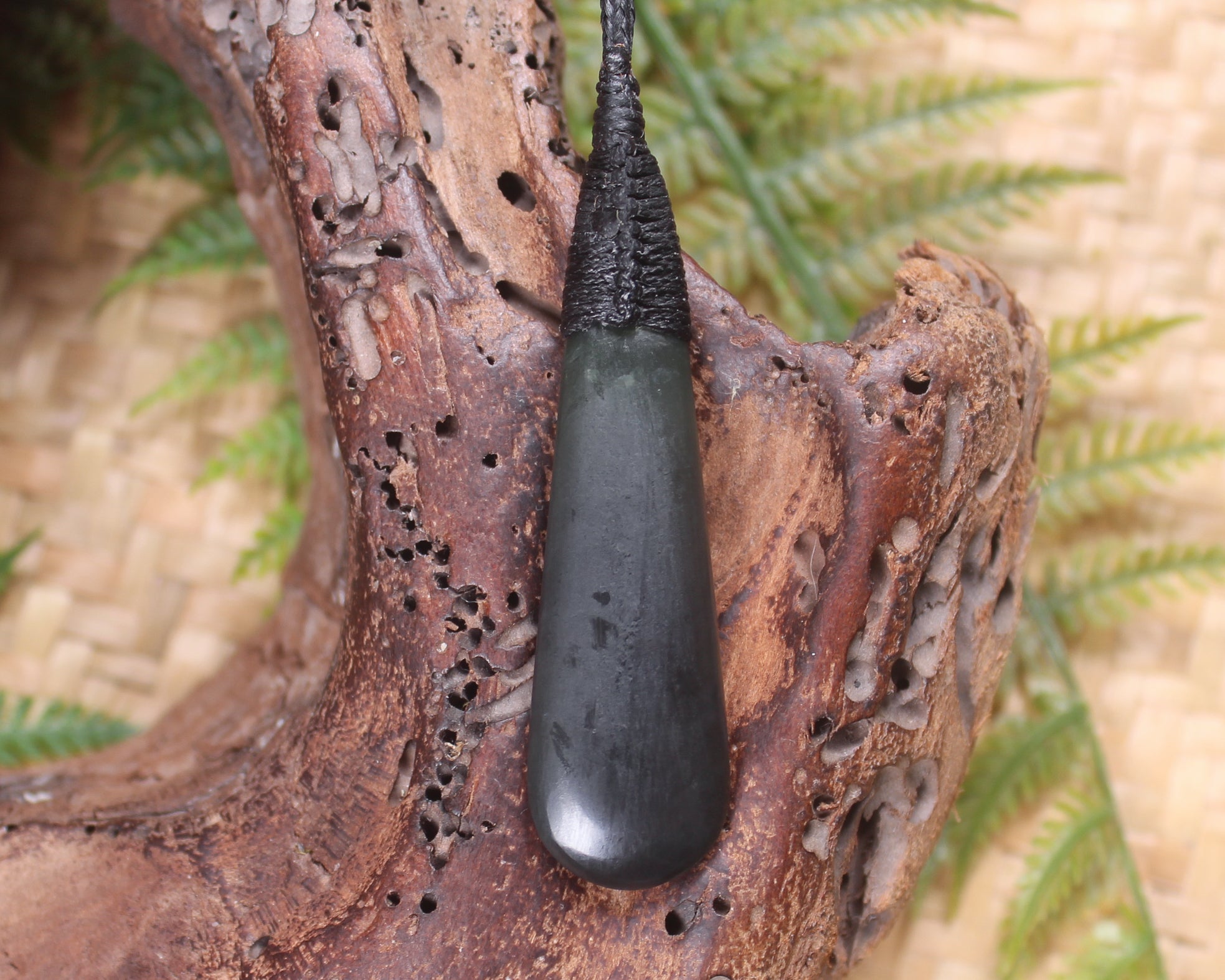 Kawakawa Pounamu Roimata Pendant - NZ Greenstone