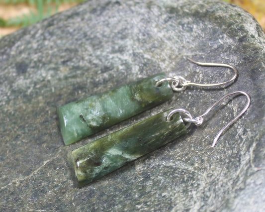 Toki Earrings carved from Hapopo Pounamu - NZ Greenstone