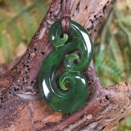 Hammerhead pendant carved from Kawakawa Pounamu - NZ Greenstone