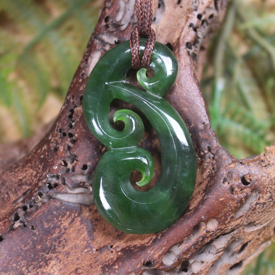 Hammerhead pendant carved from Kawakawa Pounamu - NZ Greenstone