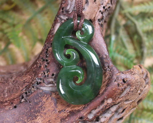 Hammerhead pendant carved from Kawakawa Pounamu - NZ Greenstone