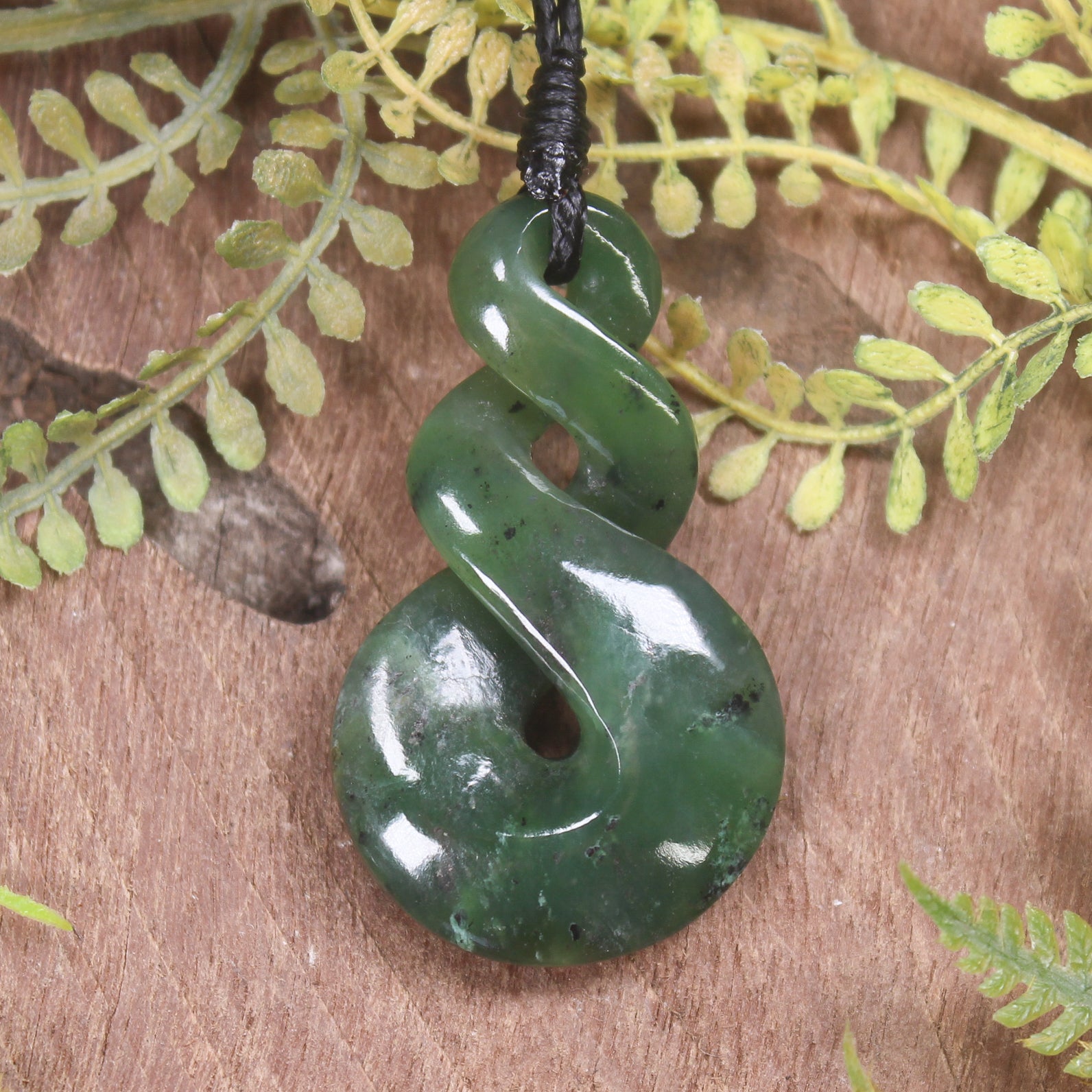 Twist or Pikorua carved from Hapopo Pounamu - NZ Greenstone