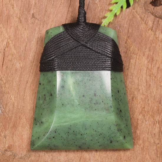 Hapopo Pounamu Toki - NZ Greenstone