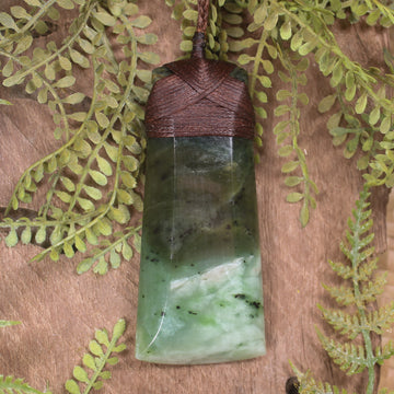 Hapopo Pounamu Toki - NZ Greenstone