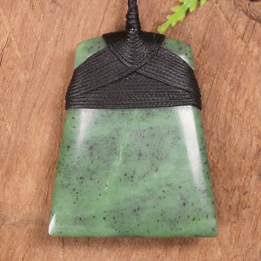 Hapopo Pounamu Toki - NZ Greenstone