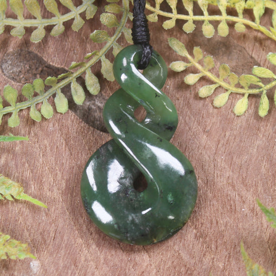 Twist or Pikorua carved from Hapopo Pounamu - NZ Greenstone