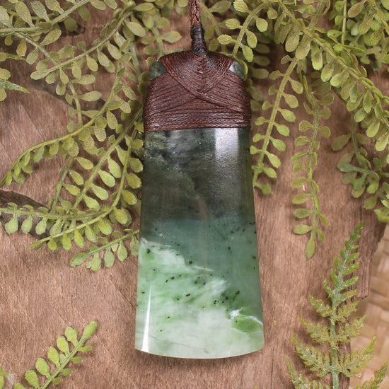 Hapopo Pounamu Toki - NZ Greenstone