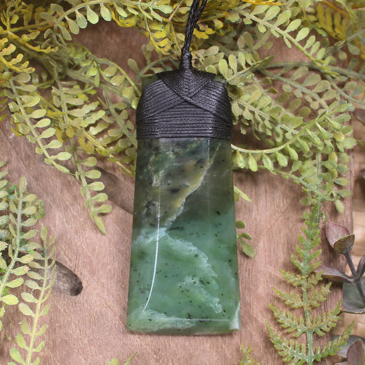 Hapopo Pounamu Toki - NZ Greenstone