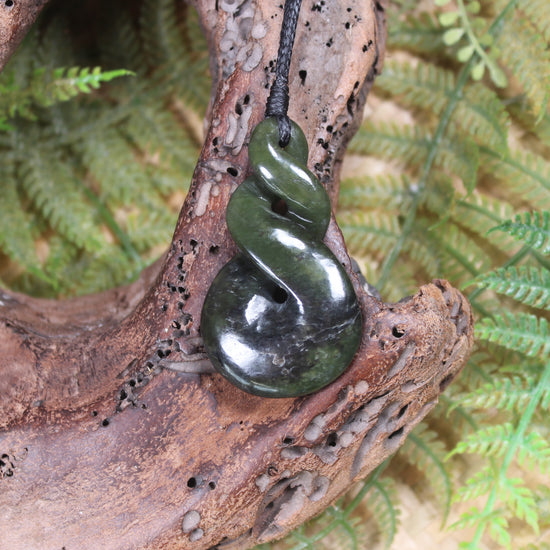 Twist or Pikorua carved from Rimu Pounamu - NZ Greenstone